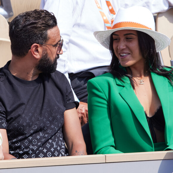 
Cyril Hanouna et la joueuse de tennis française Lola Marandel, une amie que Stan Wawrinka lui a présentée, en tribunes lors des Internationaux de France de tennis de Roland Garros 2023 à Paris, France, le 31 mai 2023. © Jacovides-Moreau/Bestimage