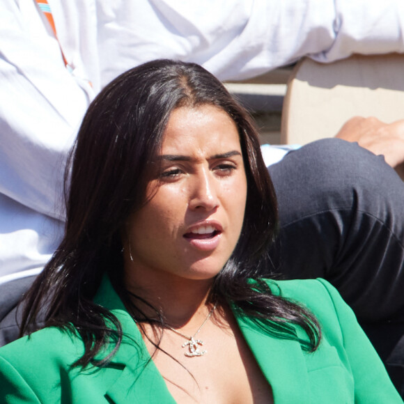 Cyril Hanouna et la joueuse de tennis française Lola Marandel, une amie que Stan Wawrinka lui a présentée, en tribunes lors des Internationaux de France de tennis de Roland Garros 2023 à Paris, France, le 31 mai 2023. © Jacovides-Moreau/Bestimage