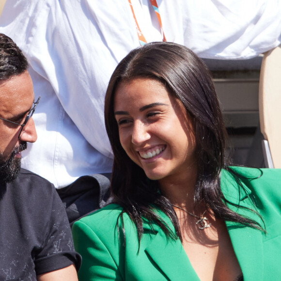 Cyril Hanouna et la joueuse de tennis française Lola Marandel, une amie que Stan Wawrinka lui a présentée, en tribunes lors des Internationaux de France de tennis de Roland Garros 2023 à Paris, France, le 31 mai 2023. © Jacovides-Moreau/Bestimage