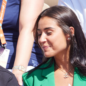 Cyril Hanouna et la joueuse de tennis française Lola Marandel, une amie que Stan Wawrinka lui a présentée, en tribunes lors des Internationaux de France de tennis de Roland Garros 2023 à Paris, France, le 31 mai 2023. © Jacovides-Moreau/Bestimage