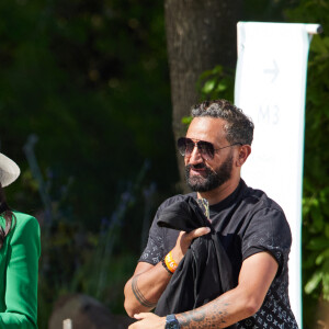 Cyril Hanouna et la joueuse de tennis française Lola Marandel, une amie que Stan Wawrinka lui a présentée, en tribunes lors des Internationaux de France de tennis de Roland Garros 2023 à Paris, France, le 31 mai 2023. © Jacovides-Moreau/Bestimage