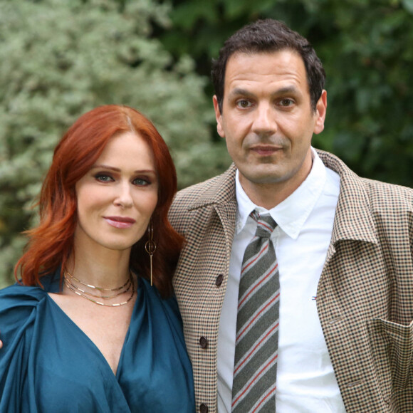  Leur complicité saute à l'écran. C'est à se demander s'ils ne se connaissent pas depuis un certain temps.
Audrey Fleurot et Mehdi Nebbou au photocall de la série "HPI" à l'ambassade de France à Rome, le 29 septembre 2022. 