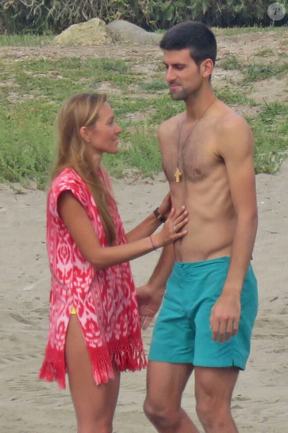 Novak Djokovic, sa femme Jelena et leur fils Stefan en vacances à Marbella en Espagne le 20 octobre 2016.