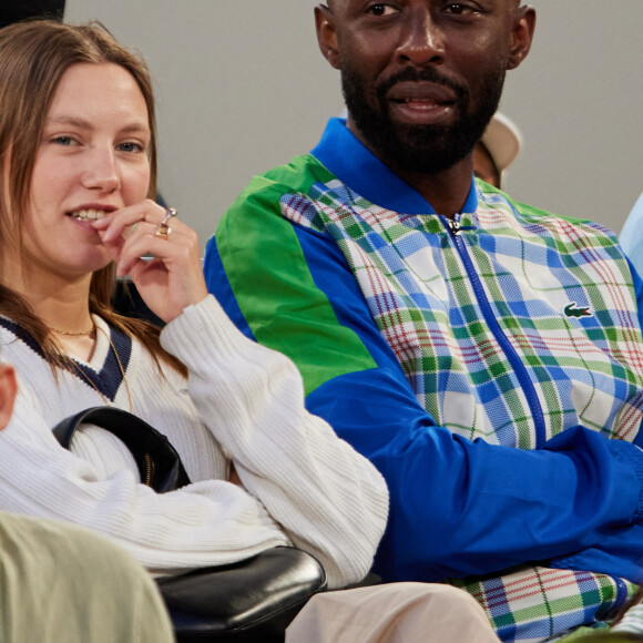 Thomas Ngijol et sa belle-fille Gina Rocher lors de la nocturne des Internationaux de France de tennis de Roland Garros 2023 à Paris, France, le 2 juin 2023. © Moreau-Jacovides/Bestimage