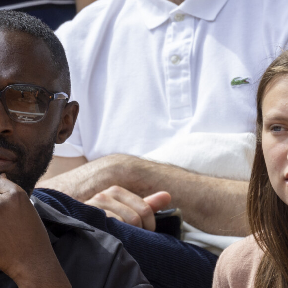 Thomas Ngijol, Gina Jimenez - Célébrités dans les tribunes des internationaux de France de Roland Garros à Paris le 31 mai 2022. © Cyril Moreau - Dominique Jacovides/Bestimage
