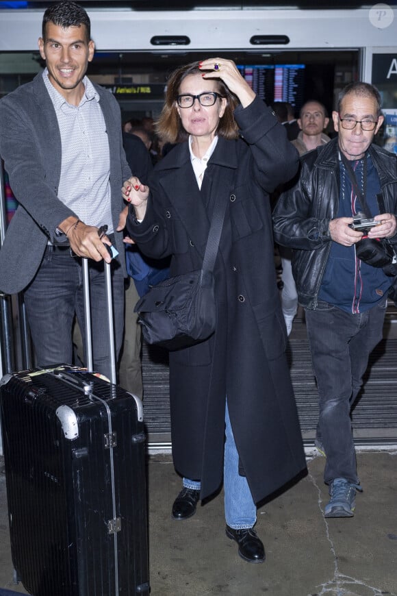 Carole Bouquet - Les célébrités arrivent à l'aéroport Nice Côte d'Azur lors du 76ème Festival International du Film de Cannes, à Nice, France, le 20 mai 2023. © Da Silva-Perusseau/Bestimage 