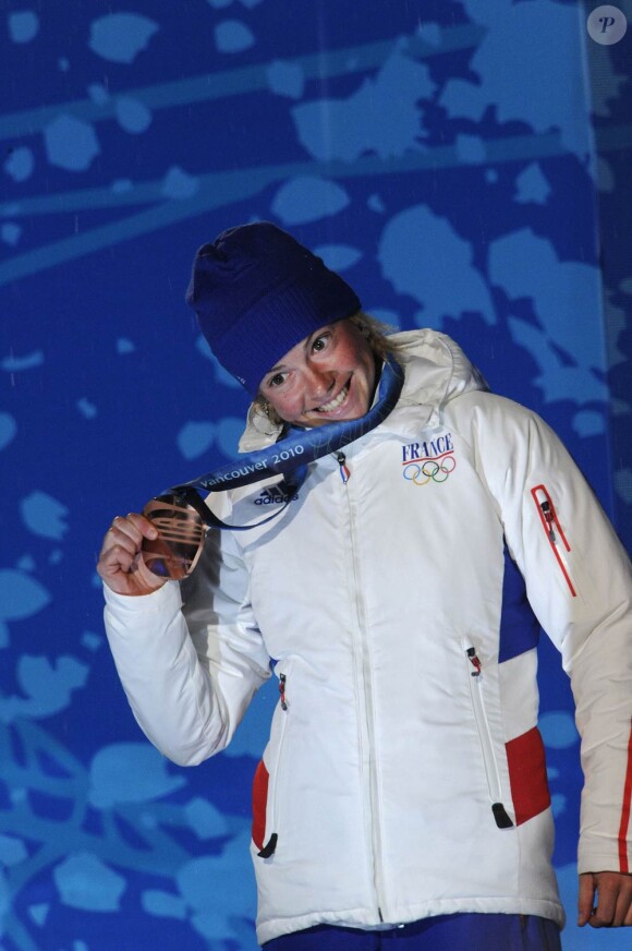Marie Dorin, médaille de Bronze du sprint en biathlon grâce à une précision au tir qui lui permet de décrocher la troisième place
