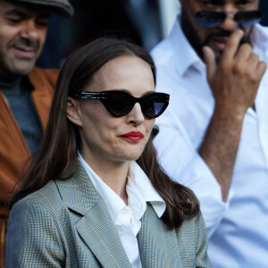 Natalie Portman en tribunes lors du match de football Ligue 1 Uber Eats opposant le Paris Saint-Germain (PSG) au Clermont Foot 63 au Parc des Princes à Paris, France, le 3 juin 2023. © Cyril Moreau/Bestimage