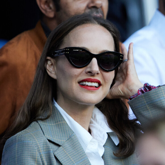 Natalie Portman en tribunes lors du match de football Ligue 1 Uber Eats opposant le Paris Saint-Germain (PSG) au Clermont Foot 63 au Parc des Princes à Paris, France, le 3 juin 2023. © Cyril Moreau/Bestimage