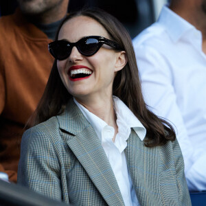 Natalie Portman a fait une sortie suprenante.
Natalie Portman en tribunes lors du match de football Ligue 1 Uber Eats opposant le Paris Saint-Germain (PSG) au Clermont Foot 63 au Parc des Princes à Paris, France. © Cyril Moreau/Bestimage