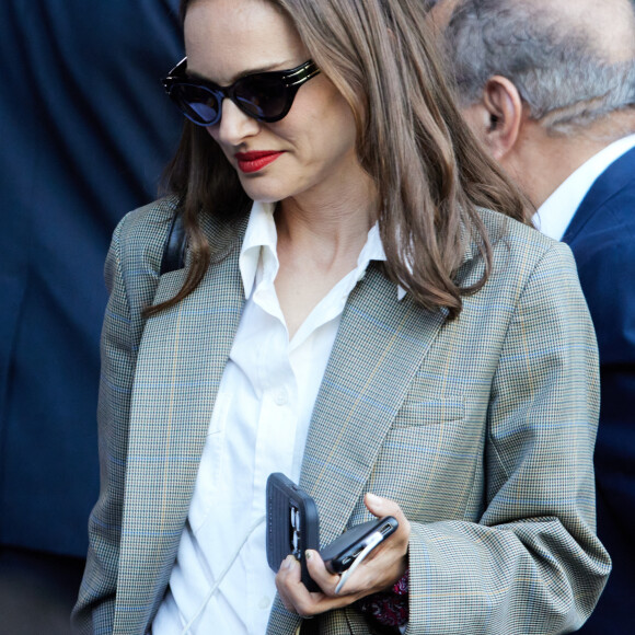 Natalie Portman en tribunes lors du match de football Ligue 1 Uber Eats opposant le Paris Saint-Germain (PSG) au Clermont Foot 63 au Parc des Princes à Paris, France, le 3 juin 2023. © Cyril Moreau/Bestimage