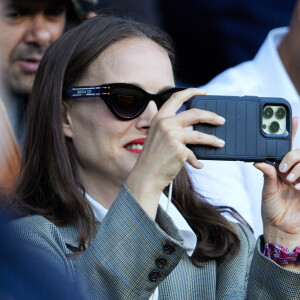 Natalie Portman en tribunes lors du match de football Ligue 1 Uber Eats opposant le Paris Saint-Germain (PSG) au Clermont Foot 63 au Parc des Princes à Paris, France, le 3 juin 2023. © Cyril Moreau/Bestimage