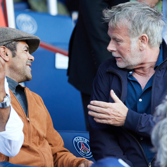 Jamel Debbouze et Franck Dubosc en tribunes lors du match de football Ligue 1 Uber Eats opposant le Paris Saint-Germain (PSG) au Clermont Foot 63 au Parc des Princes à Paris, France, le 3 juin 2023. Clermont a gagné 3-2. © Cyril Moreau/Bestimage