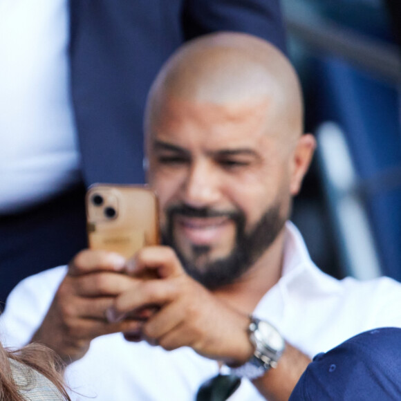 Jamel Debbouze et Natalie Portman en tribunes lors du match de football Ligue 1 Uber Eats opposant le Paris Saint-Germain (PSG) au Clermont Foot 63 au Parc des Princes à Paris, France, le 3 juin 2023. Clermont a gagné 3-2. © Cyril Moreau/Bestimage