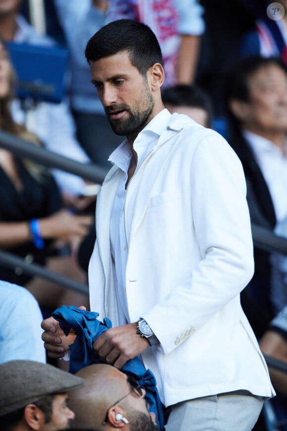 Novak Djokovic en tribunes lors du match de football Ligue 1 Uber Eats opposant le Paris Saint-Germain (PSG) au Clermont Foot 63 au Parc des Princes à Paris, France, le 3 juin 2023. Clermont a gagné 3-2. © Cyril Moreau/Bestimage
