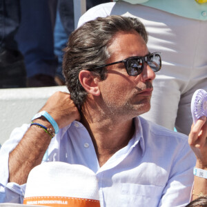 Sylvie Tellier et son mari Laurent Schenten en tribunes lors des Internationaux de France de tennis de Roland Garros 2023 à Paris, France, le 4 juin 2023. © Cyril Moreau/Bestimage