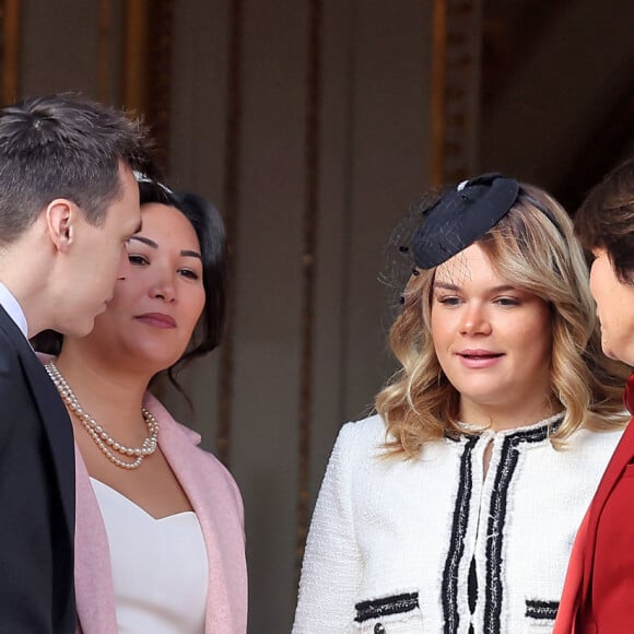 Louis Ducruet et sa femme Marie Chevallier, Camille Gottlieb et la princesse Stéphanie de Monaco - La famille princière au balcon du palais lors de la Fête Nationale de la principauté de Monaco le 19 novembre 2022. © Dominique Jacovides / Bruno Bebert / Bestimage 