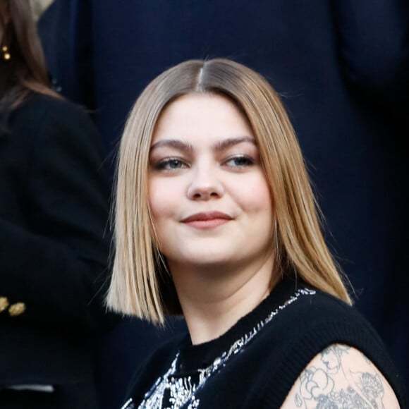 Louane Emera - People au défilé de mode prêt-à-porter automne-hiver 2023/2024 "Paco Rabanne" au Musée d'Art Moderne lors de la Fashion Week de Paris. Le 1er mars 2023 © Christophe Clovis / Bestimage