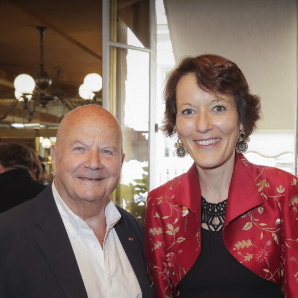 Exclusif - Marc Ladreit de Lacharrière, Aurélie Julia, directrice de La Revue des Deux Mondes - Remise du prix de la Revue des Deux Mondes au Bistrot de Paris le 1er juin 2023.  © Jack Tribeca / Bestimage