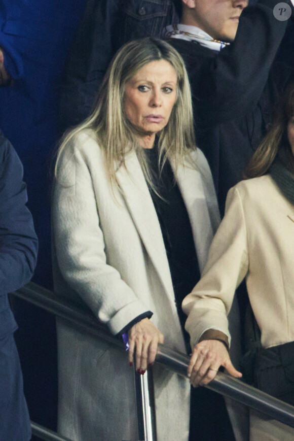 Grace, la femme de Christophe Galtier - People en tribunes lors du match de championnat de Ligue 1 Uber Eats opposant le Paris Saint-Germain (PSG) au RC Lens (3-1) au Parc des Princes à Paris le 15 avril 2023. © Cyril Moreau/Bestimage