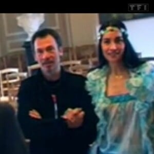 Lors de la cérémonie à la mairie, Azuneca était "vêtue de turquoise, sa couleur fétiche".
Florent Pagny, images de son mariage avec Azucena Caamaño dans le documentaire "Un homme libre" de TF1.