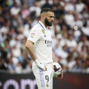 Il va donc quitter sa superbe maison de Madrid, d'une superficie de 864 m2
 
Karim Benzema très ému lors de son dernier match avec le Real Madrid au stade Santiago Bernabeu, le 4 juin 2023.