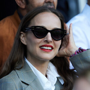 Natalie Portman a d'ailleurs été vue plusieurs fois à Paris ces derniers jours.
Natalie Portman en tribunes lors du match de football Ligue 1 Uber Eats opposant le Paris Saint-Germain (PSG) au Clermont Foot 63 au Parc des Princes à Paris, France, le 3 juin 2023. Clermont a gagné 3-2. © Cyril Moreau/Bestimage