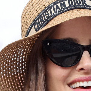 Natalie Portman, coiffée d'un chapeau Christian Dior, dans les tribunes lors des Internationaux de France de Tennis de Roland Garros 2023. Paris, le 7 juin 2023. © Jacovides / Moreau / Bestimage