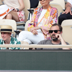 Natalie Portman, coiffée d'un chapeau Christian Dior, dans les tribunes lors des Internationaux de France de Tennis de Roland Garros 2023. Paris, le 7 juin 2023. © Jacovides / Moreau / Bestimage