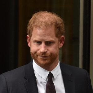 Le prince Harry est à Londres dans le cadre du procès intenté contre l'un des plus grands groupes médiatiques d'Angleterre.
Le prince Harry, duc de Sussex, à la sortie de la la Haute Cour de Londres pour témoigner contre un tabloïd accusé de piratage de messageries téléphoniques. C'est la première apparition d'un membre de la famille royale à la barre en plus d'un siècle, à Londres, Royaume Uni. 