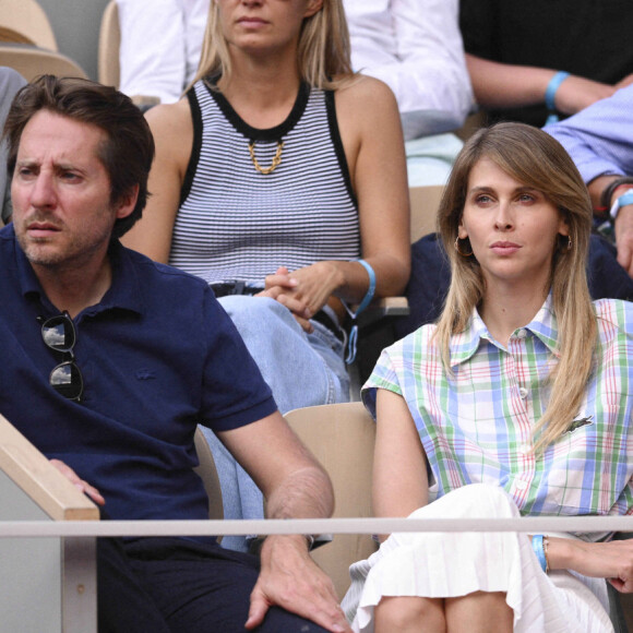 Ophélie Meunier et son mari Mathieu Vergne - Les célébrités dans les tribunes lors des Internationaux de France de Tennis de Roland Garros 2023 le 7 juin 2023.