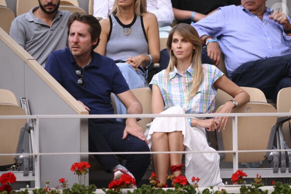 Ophélie Meunier et son mari Mathieu Vergne - Les célébrités dans les tribunes lors des Internationaux de France de Tennis de Roland Garros 2023 le 7 juin 2023.