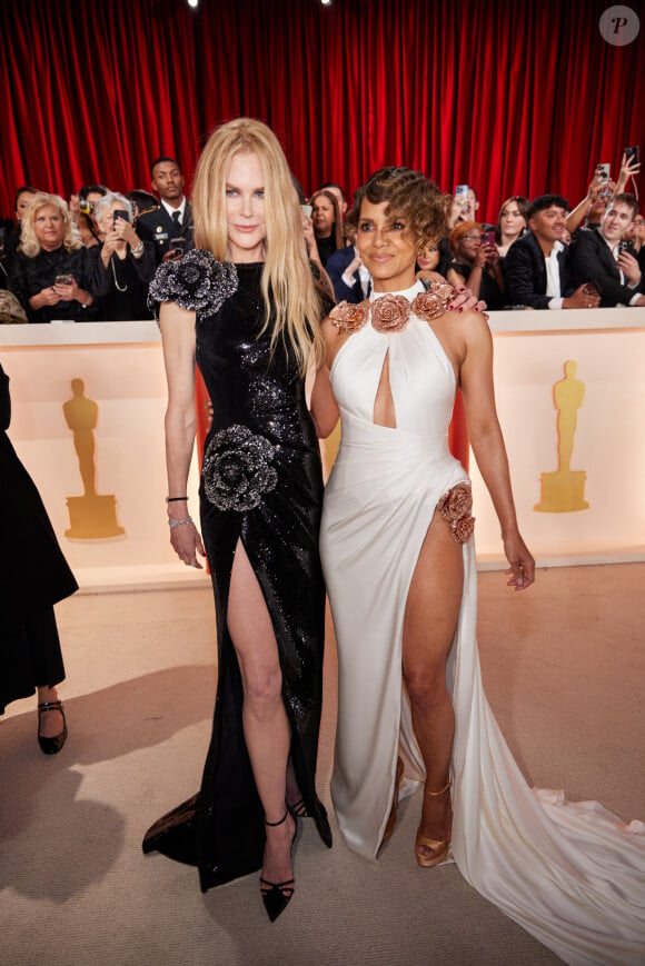 Nicole Kidman et Halle Berry au photocall de la 95ème édition de la cérémonie des Oscars à Los Angeles, le 12 mars 2023. 
