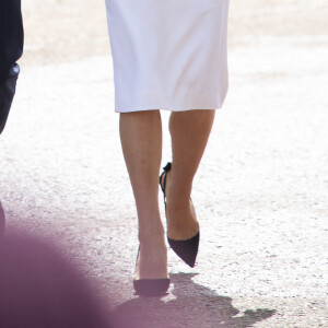 Le prince William, prince de Galles, et Catherine (Kate) Middleton, princesse de Galles, saluent des sympathisants lors d'une promenade à l'extérieur du palais de Buckingham à Londres, Royaume Uni, le 5 mai 2023, à la veille du couronnement du roi d'Angleterre. 