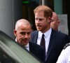 Le procès l'a vu témoigner pendant plus de 8 heures.
Le prince Harry, duc de Sussex, à la sortie de la la Haute Cour de Londres pour témoigner contre un tabloïd accusé de piratage de messageries téléphoniques. C'est la première apparition d'un membre de la famille royale à la barre en plus d'un siècle, à Londres, Royaume Uni, le 6 juin 2023. 