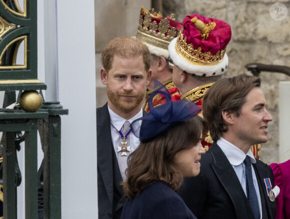 Même s'il a probablement vu quelques membres de la famille royale dont sa cousine Eugenie qui vient d'accoucher.
Le prince Harry, duc de Sussex, La princesse Eugenie d'York, enceinte, Edoardo Mapelli Mozzi - Sortie de la cérémonie de couronnement du roi d'Angleterre à l'abbaye de Westminster de Londres, Royaume Uni, le 6 mai 2023. 