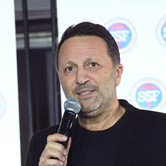 "C'est un immense honneur. Je n'oublierai jamais ce que la France a fait pour moi", réagissait-il à ce moment-là à travers un post Instagram.
Exclusif - Arthur (Jacques Essebag) - Soirée de gala de l'Opération "Tous Sauveteurs" à l'occasion du 23ème anniversaire de l'association "Sauveteurs Sans Frontières" (SSF) à l'hôtel du Collectionneur Paris le 20 mars 2023. © Rachid Bellak/Bestimage