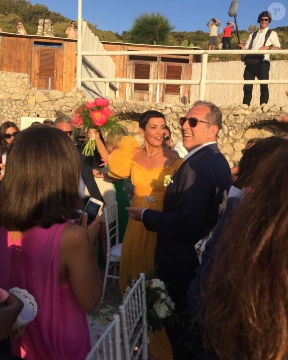Comme d'habitude, la belle Brésilienne a joué la carte de l'originalité avec des robes que l'on attendaient pas.
Cristina Cordula dévoile sa robe de mariage sur Instagram.