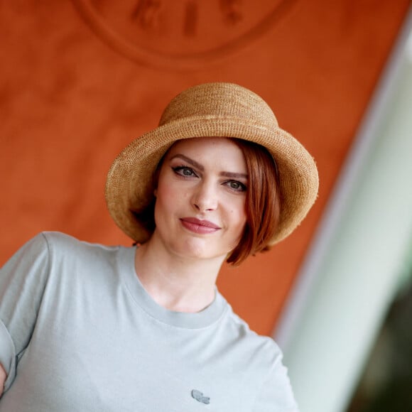 Elodie Frégé - Célébrités au Village lors des Internationaux de France de tennis de Roland Garros 2023 à Paris le 10 juin 2023. © Jacovides-Moreau/Bestimage