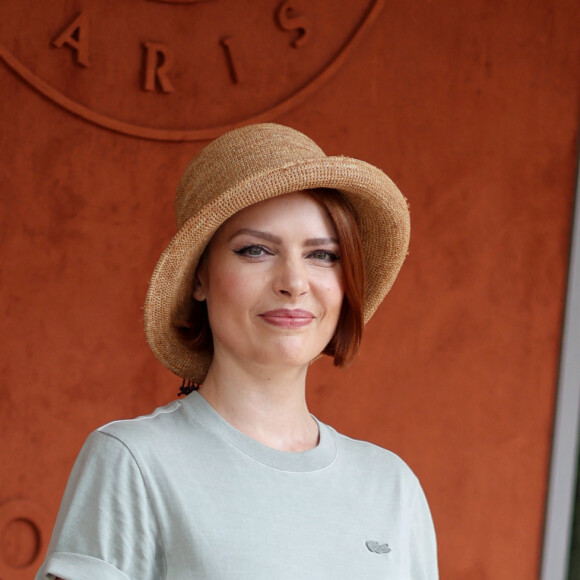 Elodie Frégé - Célébrités au Village lors des Internationaux de France de tennis de Roland Garros 2023 à Paris le 10 juin 2023. © Jacovides-Moreau/Bestimage 