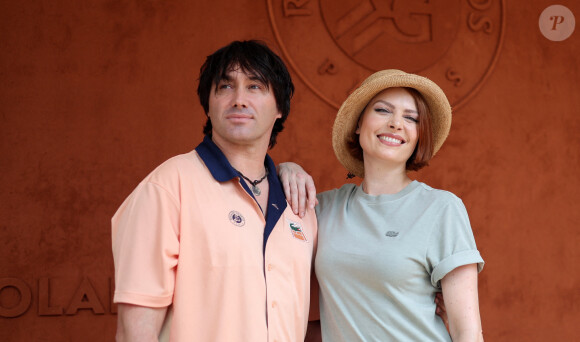 Lukas Delcourt, Elodie Frégé - Célébrités au Village lors des Internationaux de France de tennis de Roland Garros 2023 à Paris le 10 juin 2023. © Jacovides-Moreau/Bestimage 