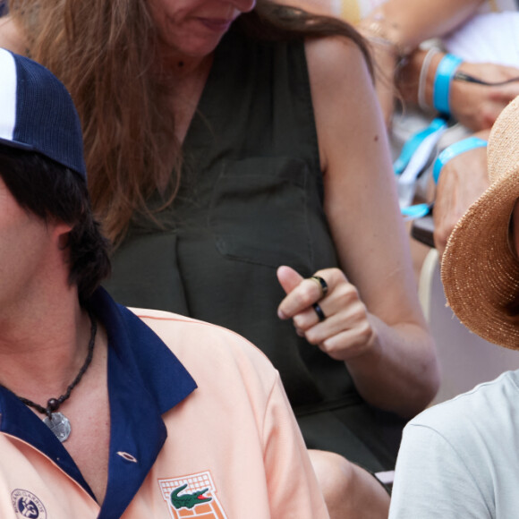 Lukas Delcourt, Elodie Frégé dans les tribunes lors des Internationaux de France de Tennis de Roland Garros 2023. Paris, le 10 juin 2023. © Jacovides-Moreau / Bestimage 