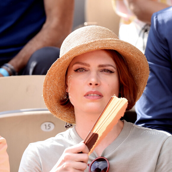 Elodie Frégé dans les tribunes lors des Internationaux de France de Tennis de Roland Garros 2023. Paris, le 10 juin 2023. © Jacovides-Moreau / Bestimage 