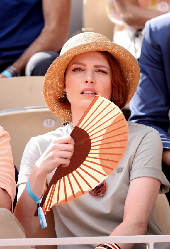 Elodie Frégé dans les tribunes lors des Internationaux de France de Tennis de Roland Garros 2023. Paris, le 10 juin 2023. © Jacovides-Moreau / Bestimage 