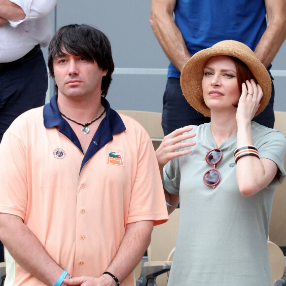 Lukas Delcourt, Elodie Frégé dans les tribunes lors des Internationaux de France de Tennis de Roland Garros 2023. Paris, le 10 juin 2023. © Jacovides-Moreau / Bestimage 