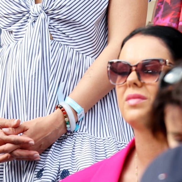 Jessica Alba dans les tribunes lors des Internationaux de France de Tennis de Roland Garros 2023. Paris, le 10 juin 2023. © Jacovides-Moreau / Bestimage 