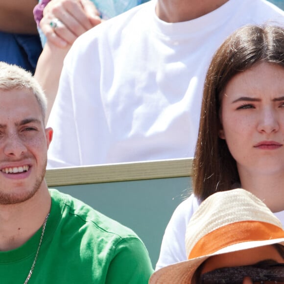 Michou et sa compagne Elsa Bois dans les tribunes lors des Internationaux de France de Tennis de Roland Garros 2023. Paris, le 10 juin 2023. © Jacovides-Moreau / Bestimage 