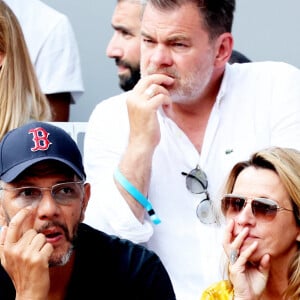 Roschdy Zem et sa compagne Sarah Lavoine en tribunes des Internationaux de France de tennis de Roland Garros 2023 à Paris le 11 juin 2023. © Jacovides-Moreau/Bestimage