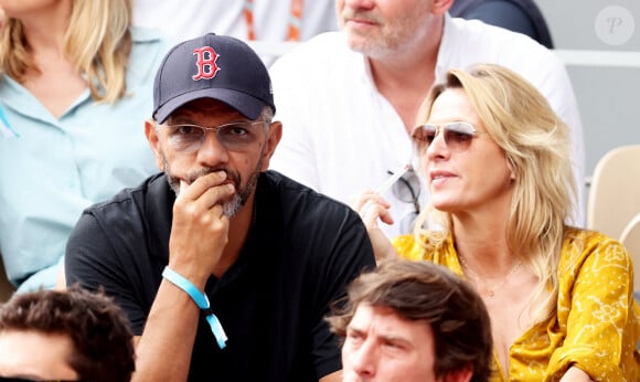 Roschdy Zem et sa compagne Sarah Lavoine en tribunes des Internationaux de France de tennis de Roland Garros 2023 à Paris le 11 juin 2023. © Jacovides-Moreau/Bestimage