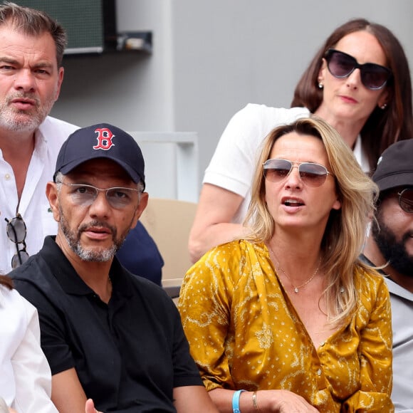 Roschdy Zem et sa compagne Sarah Lavoine en tribunes des Internationaux de France de tennis de Roland Garros 2023 à Paris le 11 juin 2023. © Jacovides-Moreau/Bestimage 